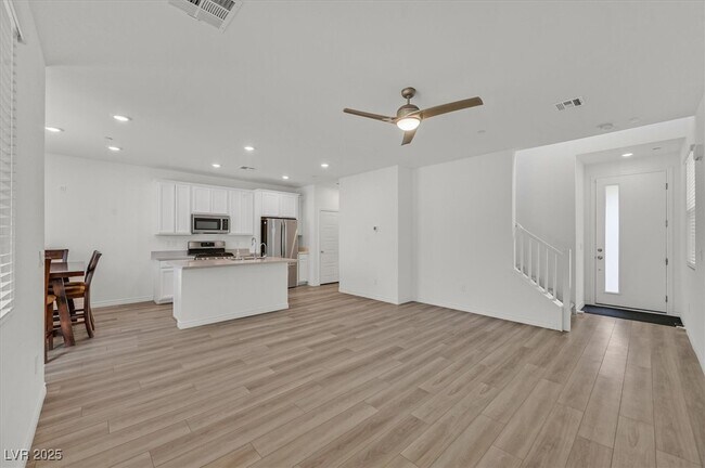 8852 Flora Run Ave in Las Vegas, NV - Building Photo - Building Photo