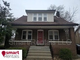 2311 S Big Bend Blvd in Maplewood, MO - Building Photo