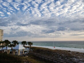 7205 Thomas Dr in Panama City Beach, FL - Foto de edificio - Building Photo