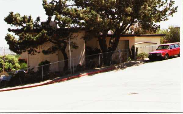 160 Pecks Ln in South San Francisco, CA - Building Photo