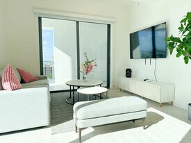 239 SW 9th St in Miami, FL - Building Photo
