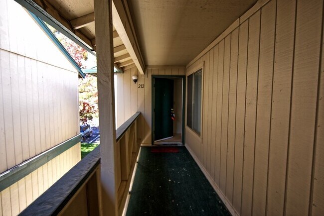 3935 Clear Acre Ln-Unit -Apt 212 in Reno, NV - Building Photo - Building Photo