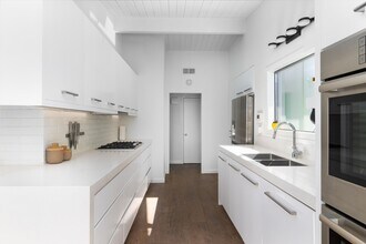 15355 Stonewood Ter in Sherman Oaks, CA - Building Photo - Building Photo