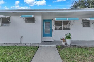 1952 Circle Dr, Unit 02-0340 in North Palm Beach, FL - Building Photo - Building Photo