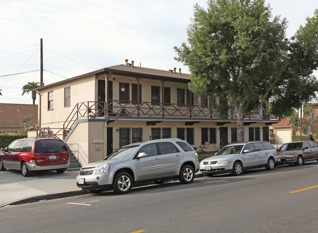 2754 Saturn Ave in Huntington Park, CA - Foto de edificio - Building Photo