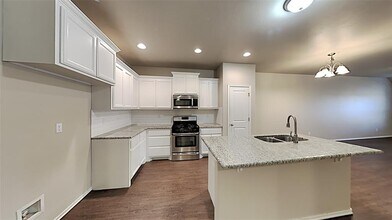 11201 Coachmans Rd in Yukon, OK - Building Photo - Building Photo