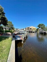 1207 SE 40th Ter, Unit Side B Duplex in Cape Coral, FL - Foto de edificio - Building Photo