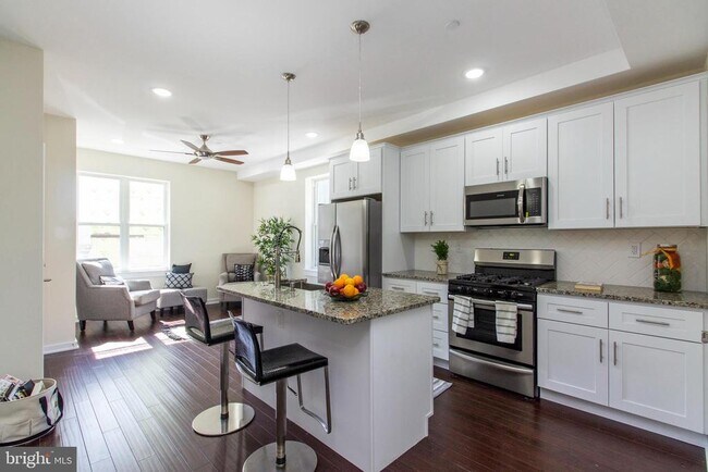 816 N 16th St in Philadelphia, PA - Building Photo - Building Photo