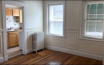 208 Kelton St, Unit 10 in Boston, MA - Foto de edificio - Building Photo