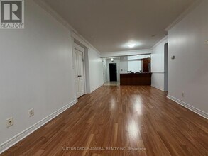 100 Promenade Cir in Vaughan, ON - Building Photo - Building Photo