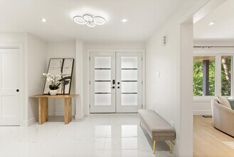 1186 Glenashton Dr in Oakville, ON - Building Photo - Building Photo