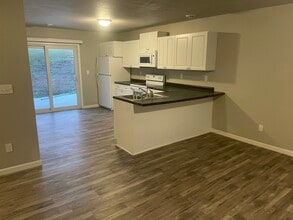 212 2nd St NE in Pelican Rapids, MN - Building Photo - Building Photo