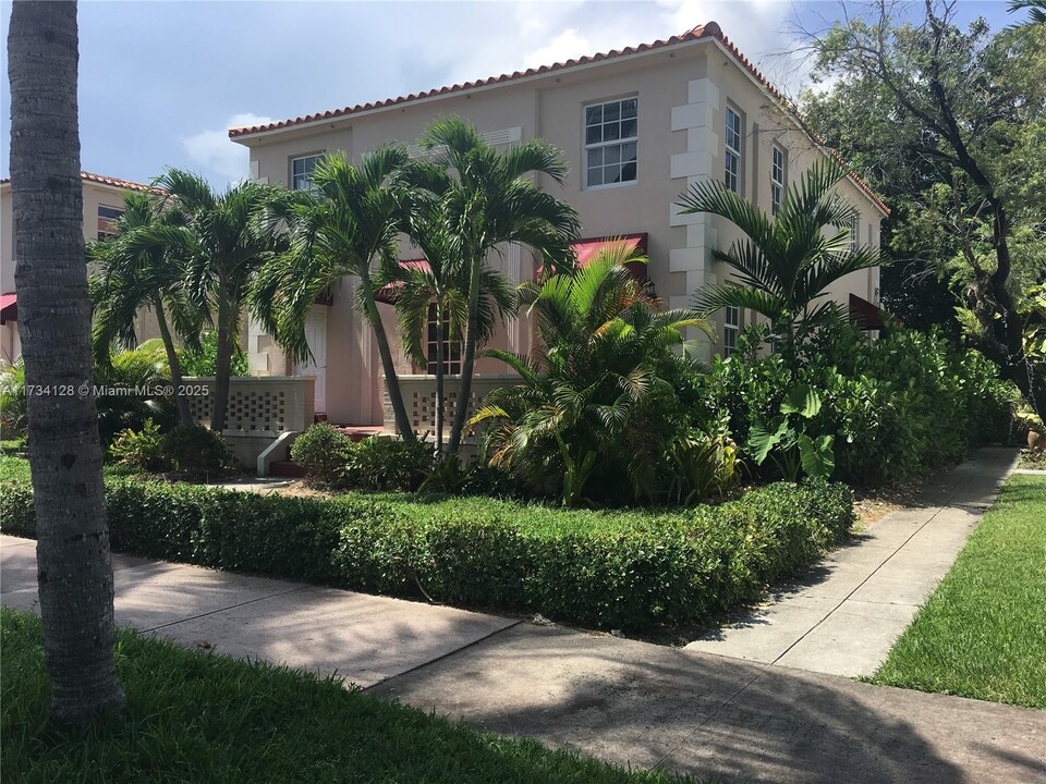 19 Sidonia Ave in Coral Gables, FL - Building Photo