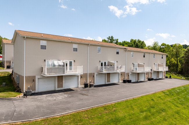 Colonial Apartment Complex in Jonesborough, TN - Foto de edificio - Building Photo