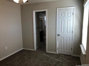 1500 Lucille St in Seguin, TX - Building Photo - Building Photo