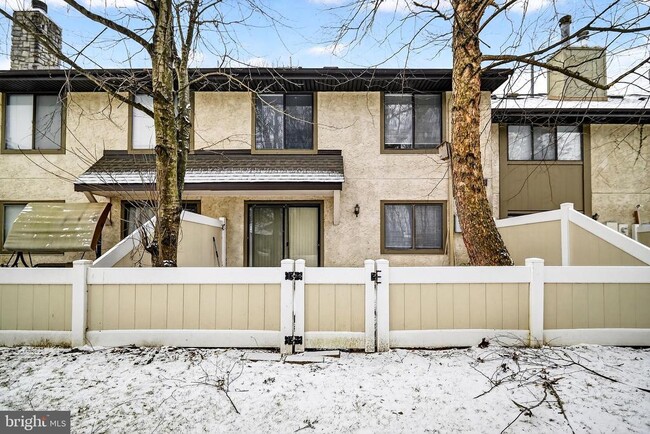 70 Hampshire Dr in Plainsboro, NJ - Building Photo - Building Photo