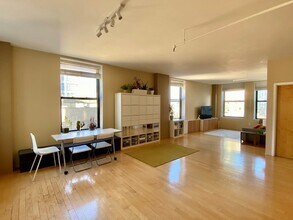 453 Washington St, Unit 8D in Boston, MA - Foto de edificio - Building Photo