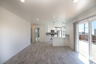 220 2nd St in Encinitas, CA - Building Photo - Building Photo