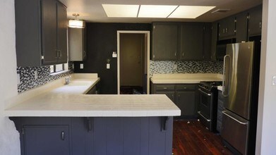 4335 Morro Dr in Woodland Hills, CA - Foto de edificio - Building Photo