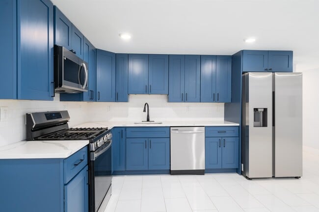 933A Summit Ave in Jersey City, NJ - Building Photo - Building Photo