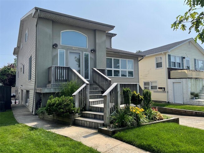 420 W Park Ave in Long Beach, NY - Building Photo - Building Photo