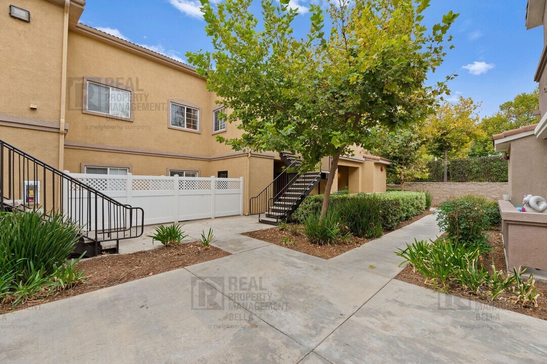 41410 Juniper St in Murrieta, CA - Building Photo