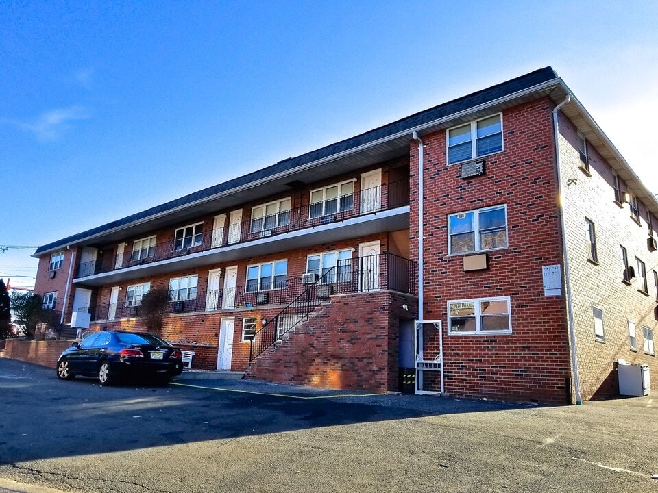 202 12th St, Unit 9 in Palisades Park, NJ - Foto de edificio