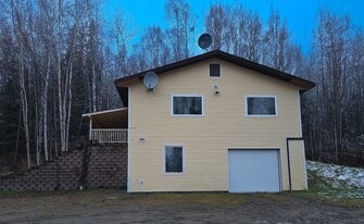 2262 Cordes Dr in Fairbanks, AK - Building Photo