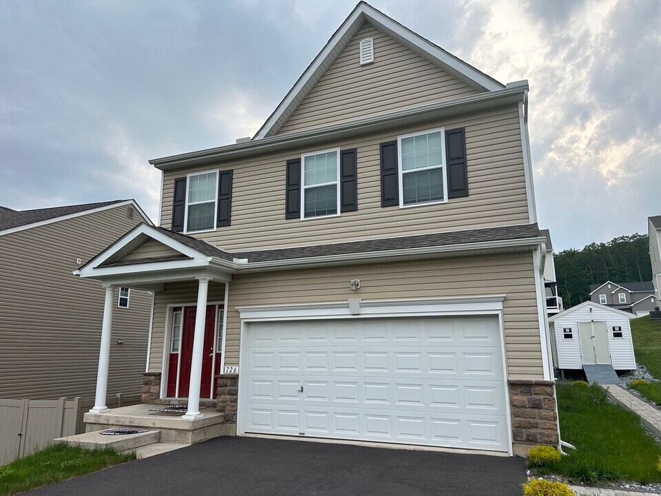 726 Quarry Rd in Drums, PA - Foto de edificio