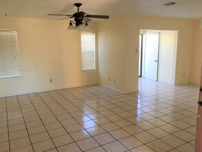 100 Aurora St in Laredo, TX - Building Photo - Building Photo