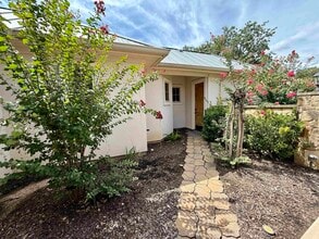 3327 Bay W Blvd in Horseshoe Bay, TX - Building Photo - Building Photo