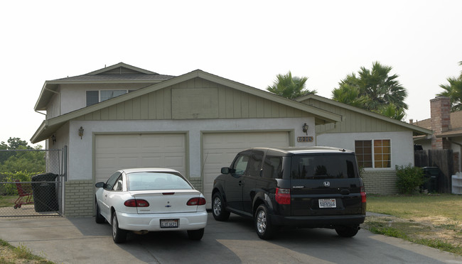 2105-2213 Manzanita Way in Antioch, CA - Foto de edificio - Building Photo