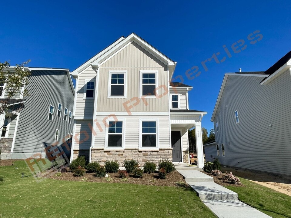 207 Edge Of Auburn Blvd in Raleigh, NC - Building Photo