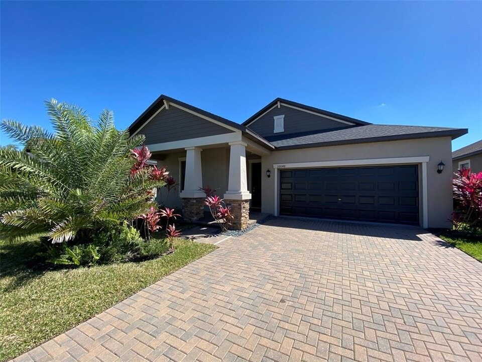 10049 Victory Gallop Loop in Ruskin, FL - Building Photo