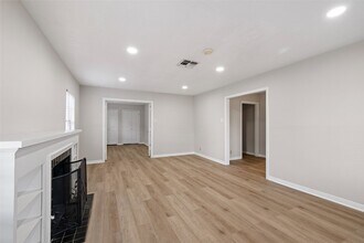 2501 Dorrington St in Houston, TX - Building Photo - Building Photo