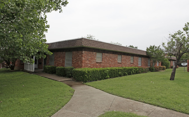 6605 Park Place Dr in Richland Hills, TX - Building Photo - Building Photo