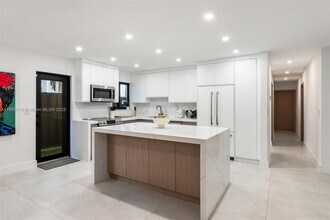 420 SW 19th Rd in Miami, FL - Building Photo - Building Photo
