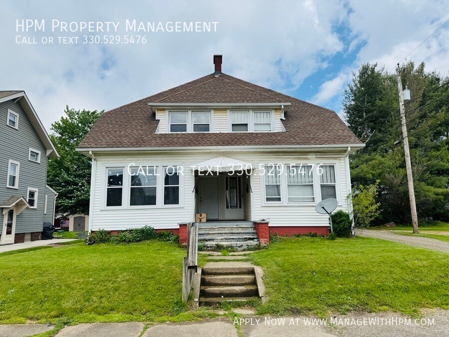 1301 Woodward Pl NW in Canton, OH - Building Photo
