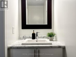 57 Heirloom St in Ottawa, ON - Building Photo - Building Photo