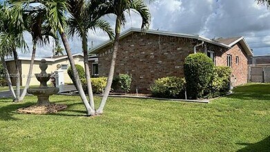 11461 NW 35th St in Sunrise, FL - Building Photo - Building Photo