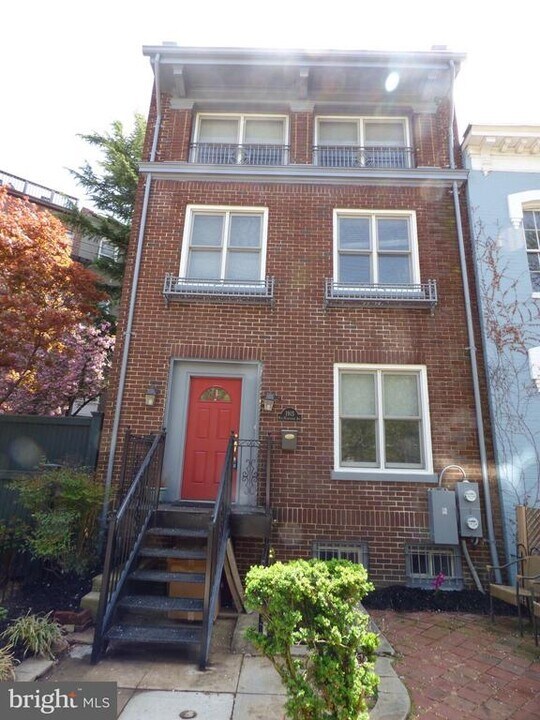 1915 New Hampshire Ave NW in Washington, DC - Building Photo