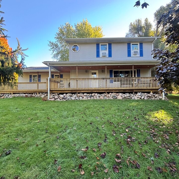 15205 Wacousta Rd in Grand Ledge, MI - Building Photo