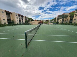 10451 W Broward Blvd in Plantation, FL - Building Photo - Building Photo