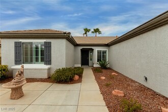 2305 Fossil Canyon Dr in Henderson, NV - Foto de edificio - Building Photo