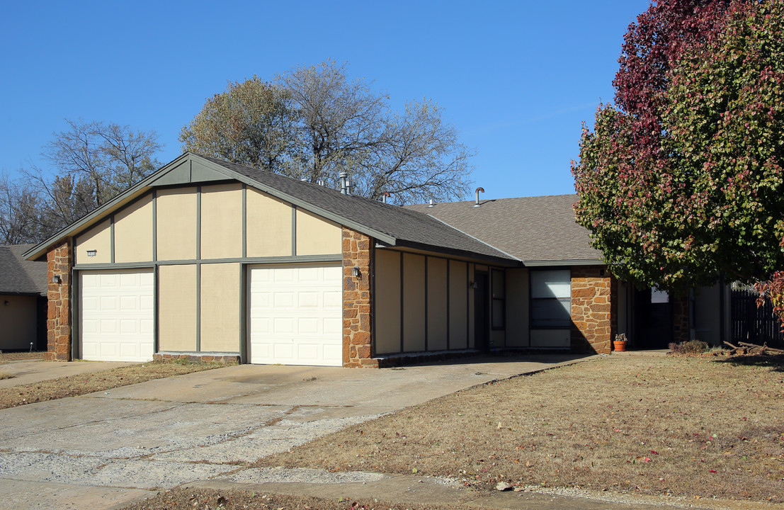 704-811 E Toledo St in Broken Arrow, OK - Building Photo