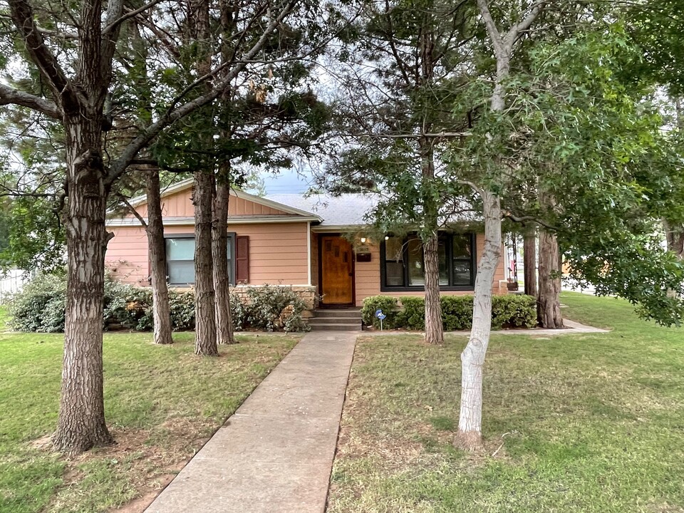 2623 31st St in Lubbock, TX - Building Photo