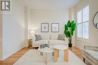 10501 Woodbine Ave in Markham, ON - Building Photo - Building Photo