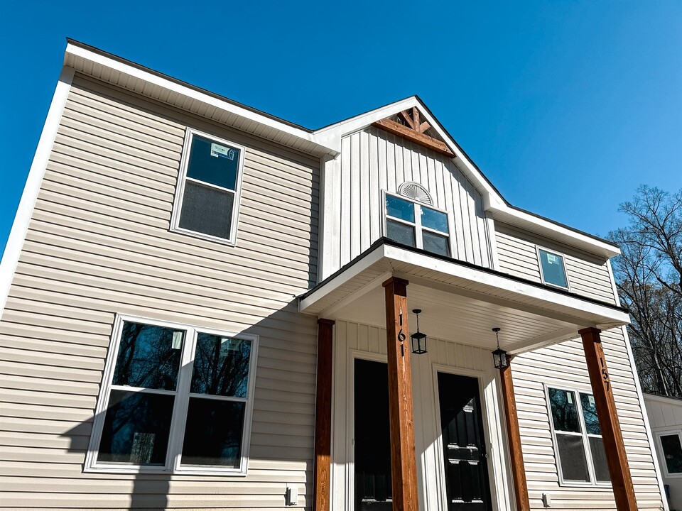 165 N Clarendon Dr in Nashville, NC - Building Photo