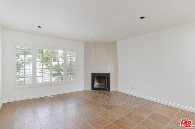 property at 5820 Yolanda Ave