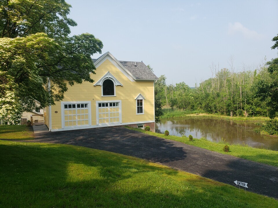 51 S Washington St in Athens, NY - Building Photo